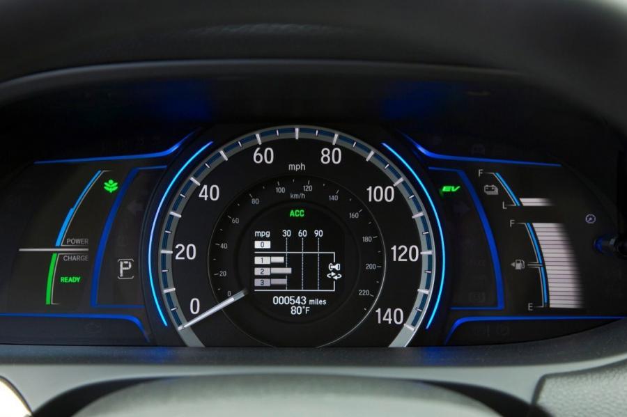  Honda Accord Plug-In Hybrid 2014 года  (фото 23 из 109)